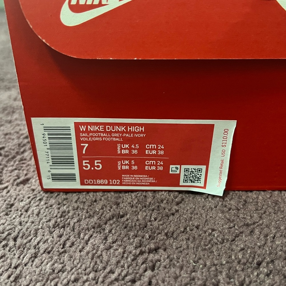 Nike Dunks - image 2